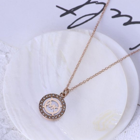 Michael Kors Simple Zircon Shell Necklace - Picture 2 of 6